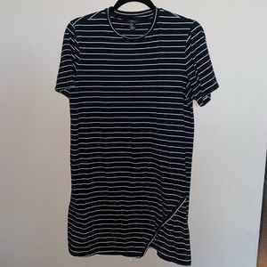 BLACK AND WHITE STRIPED TSHIRT DRESS